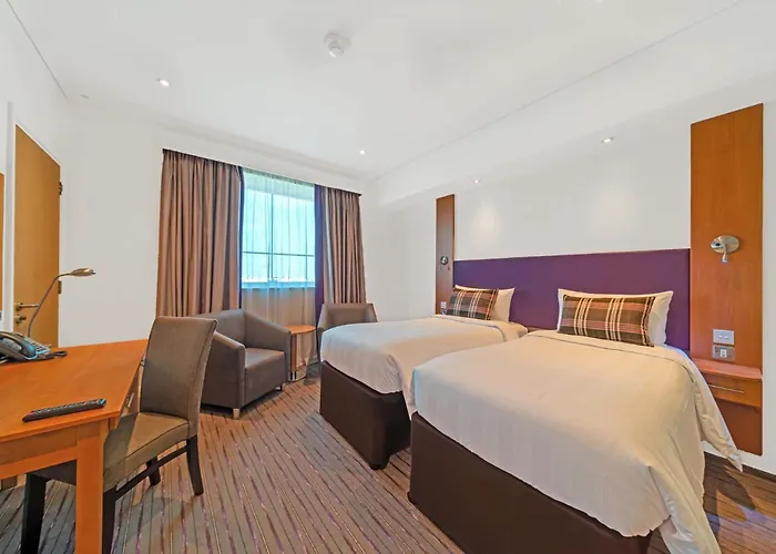 Jacuzzi hotel: Premier Inn Abu Dhabi Airport Business Park